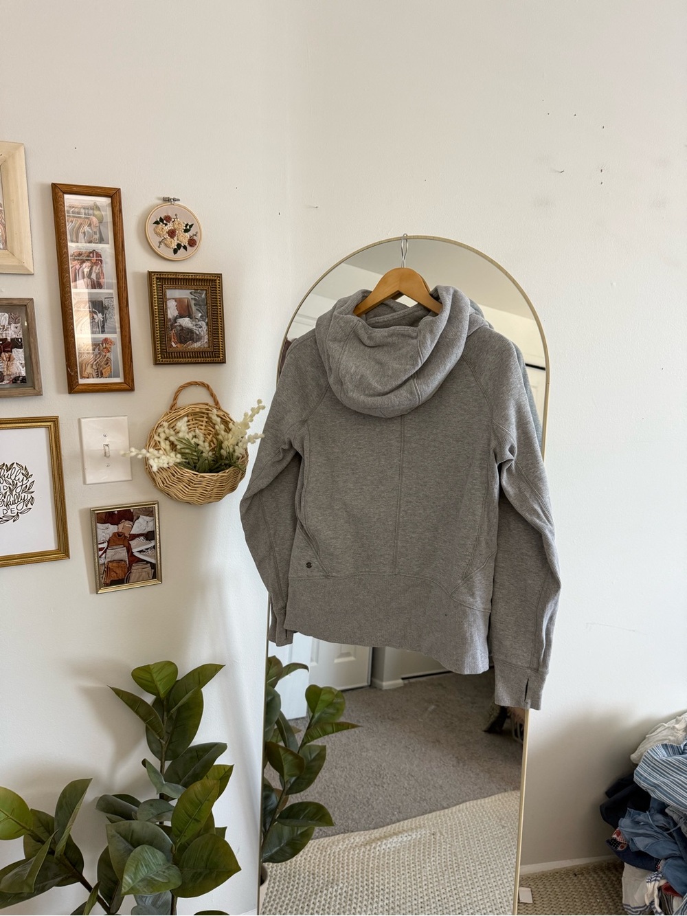 Lululemon Heather Gray Under Wraps Pullover Hoodie Size 8 - Picture 7 of 10